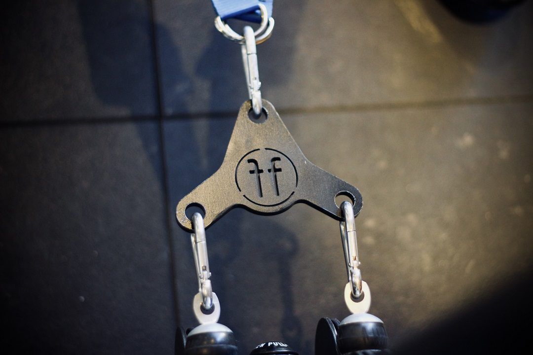 IMG_3105 cable pulley adapter,single to dual cable pulley adapter,cable machine adapters,body building adapters,caribiner adapter