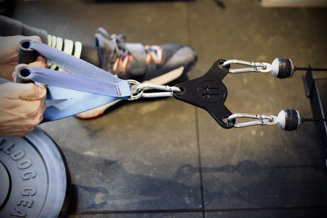 IMG_3108 cable pulley adapter,single to dual cable pulley adapter,cable machine adapters,body building adapters,caribiner adapter