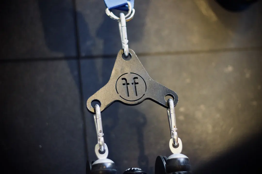 IMG_3105 cable pulley adapter,single to dual cable pulley adapter,cable machine adapters,body building adapters,caribiner adapter